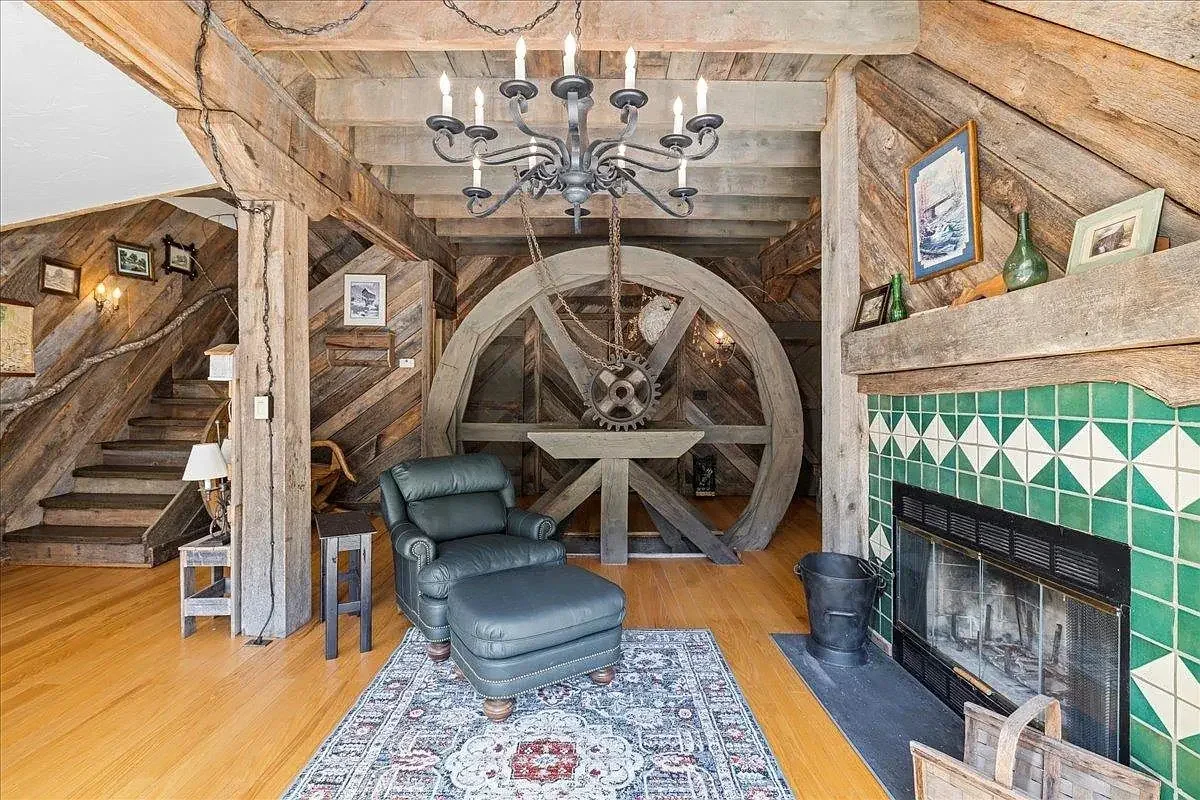 Moffatts Creek Mill 1870 Converted Mill Raphine Virginia - 15 - interior.webp