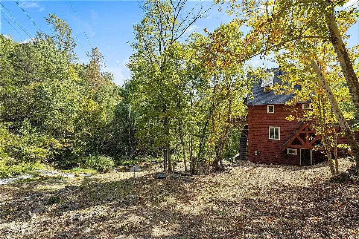 Moffatts Creek Mill 1870 Converted Mill Raphine Virginia - 63 - backyard.webp