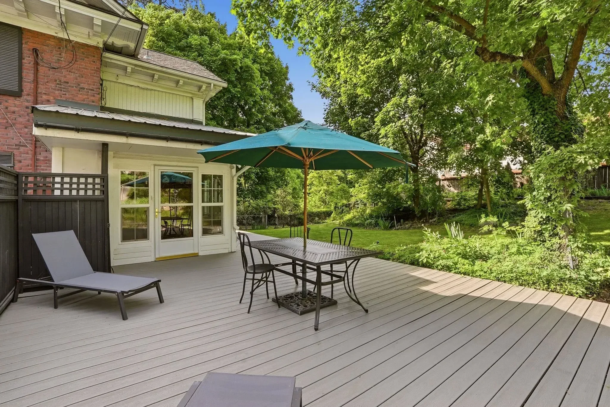 1912 Eclectic house Spokane Washington - 7 - deck.webp