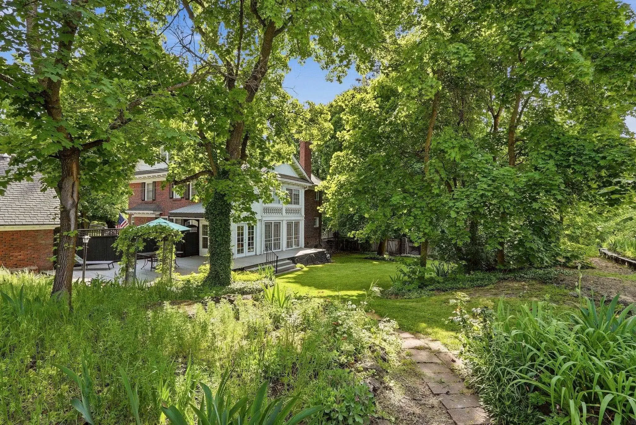 1912 Eclectic house Spokane Washington - 10 - garden.webp