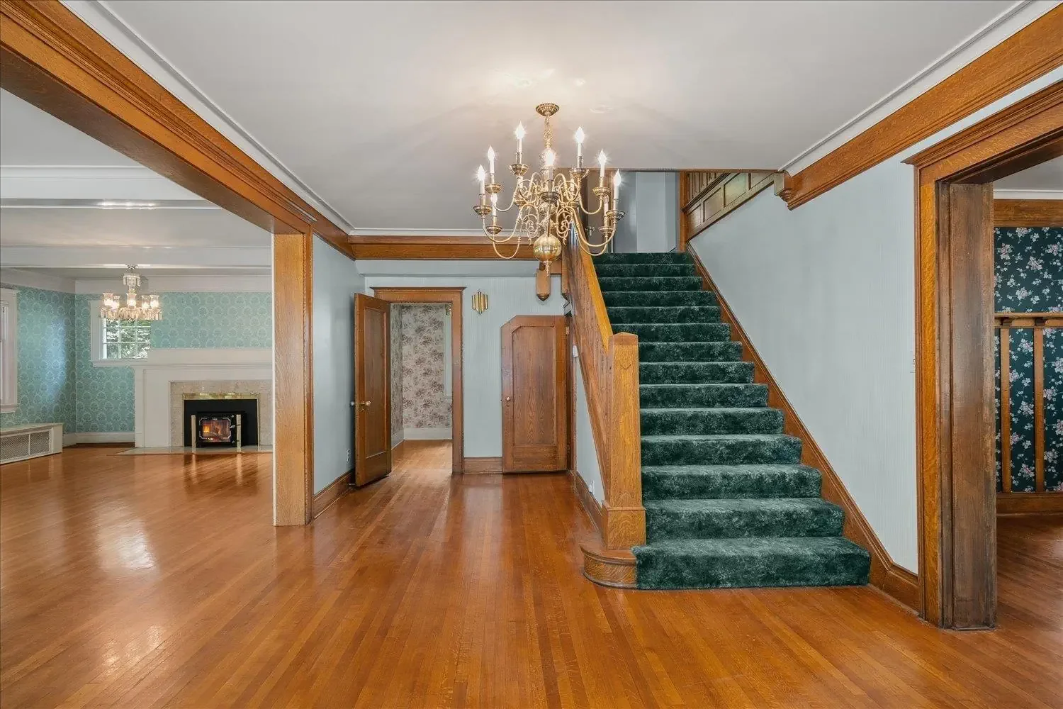 1912 Eclectic house Spokane Washington - 12 - entrnace.webp