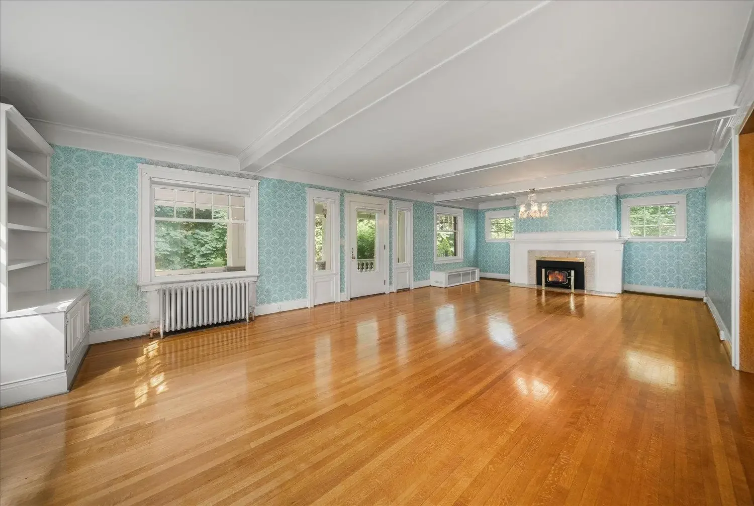 1912 Eclectic house Spokane Washington - 15 - living area.webp