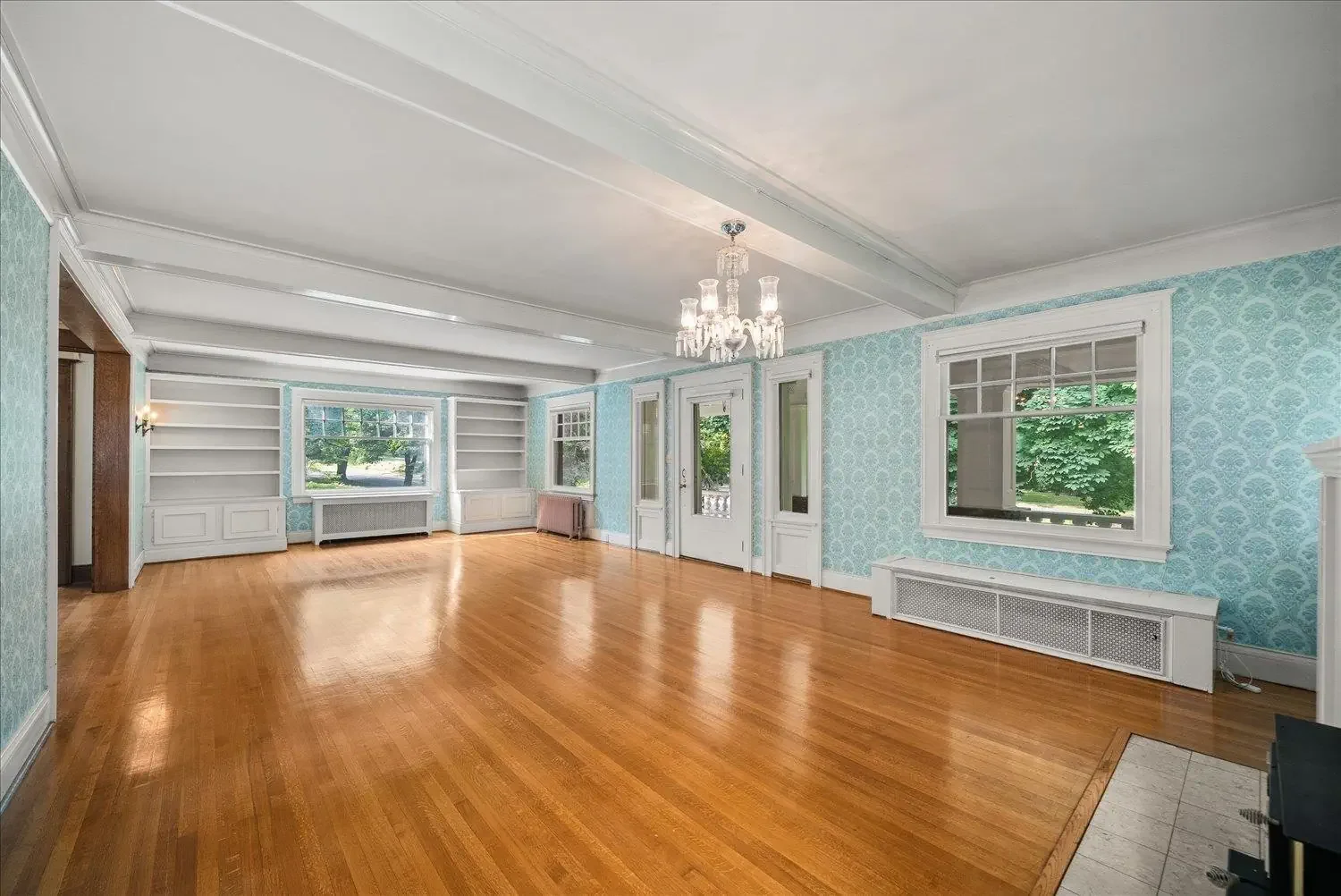 1912 Eclectic house Spokane Washington - 16 - living area.webp