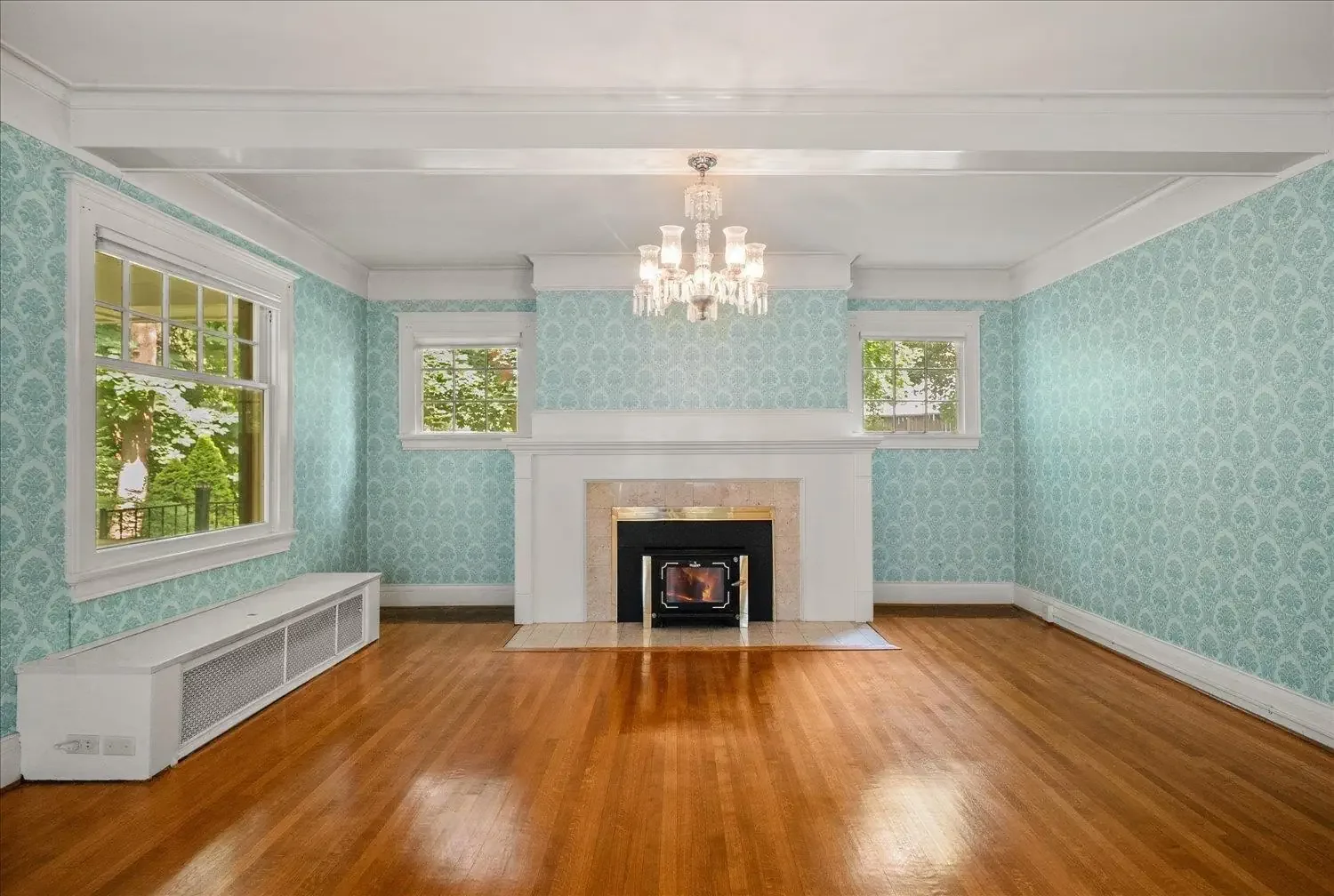 1912 Eclectic house Spokane Washington - 17 - living area.webp