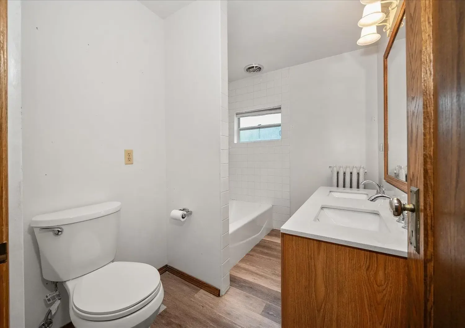 1912 Eclectic house Spokane Washington - 33 - bathroom.webp