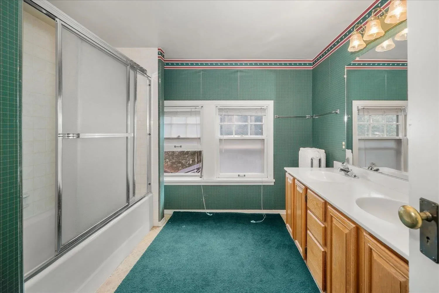 1912 Eclectic house Spokane Washington - 38 - bathroom.webp