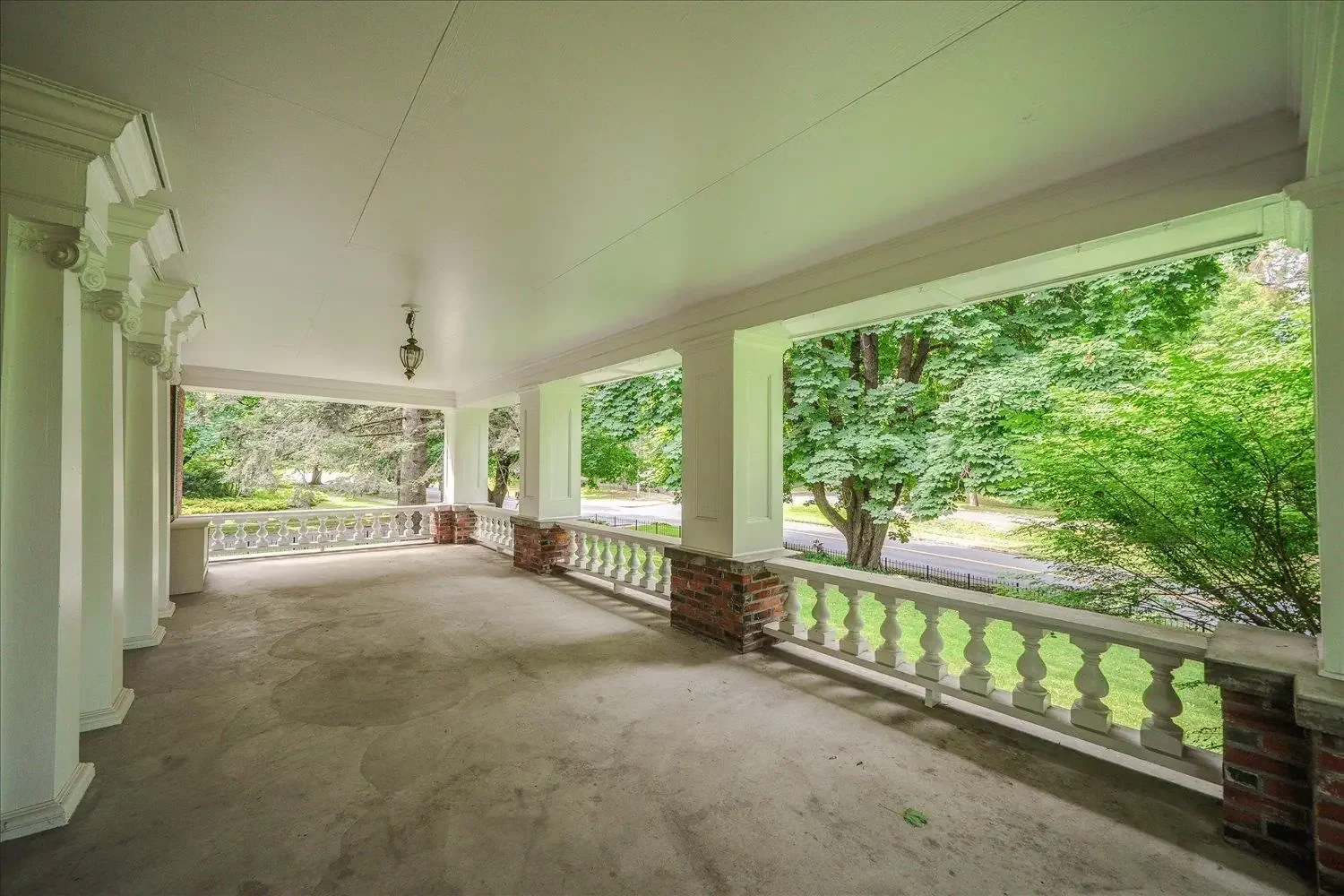 1912 Eclectic house Spokane Washington - 44 - porch.webp