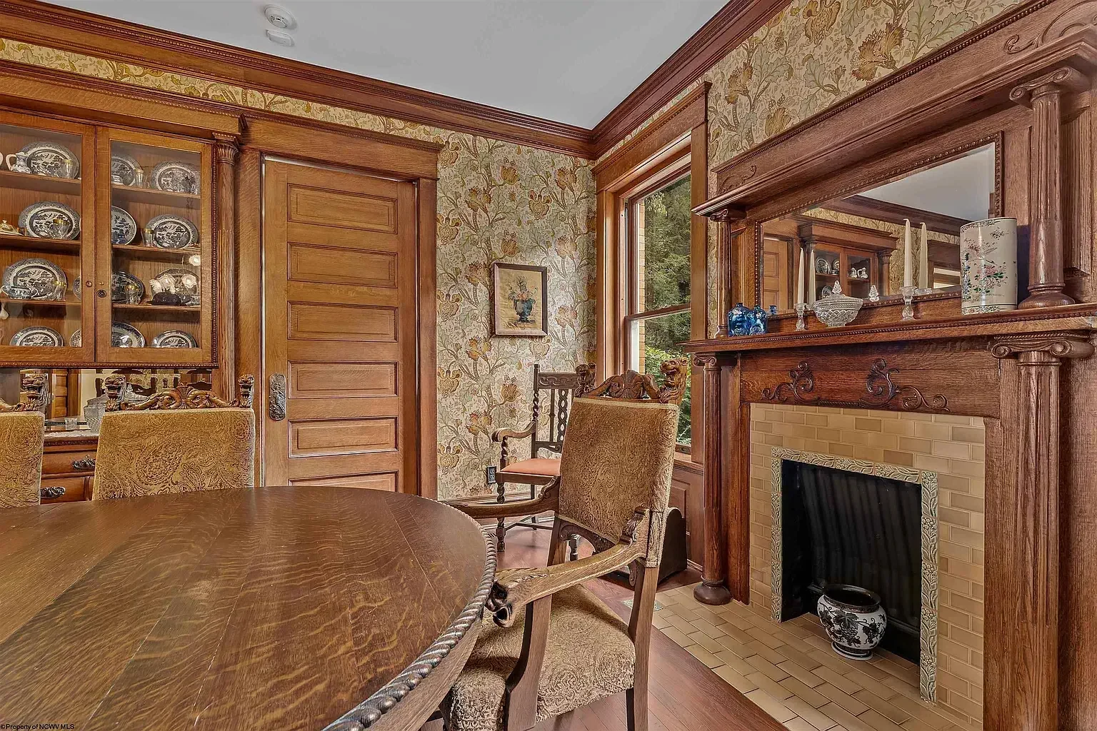 1902 Queen Anne house Morgantown West Virginia - 21 - dining room.webp