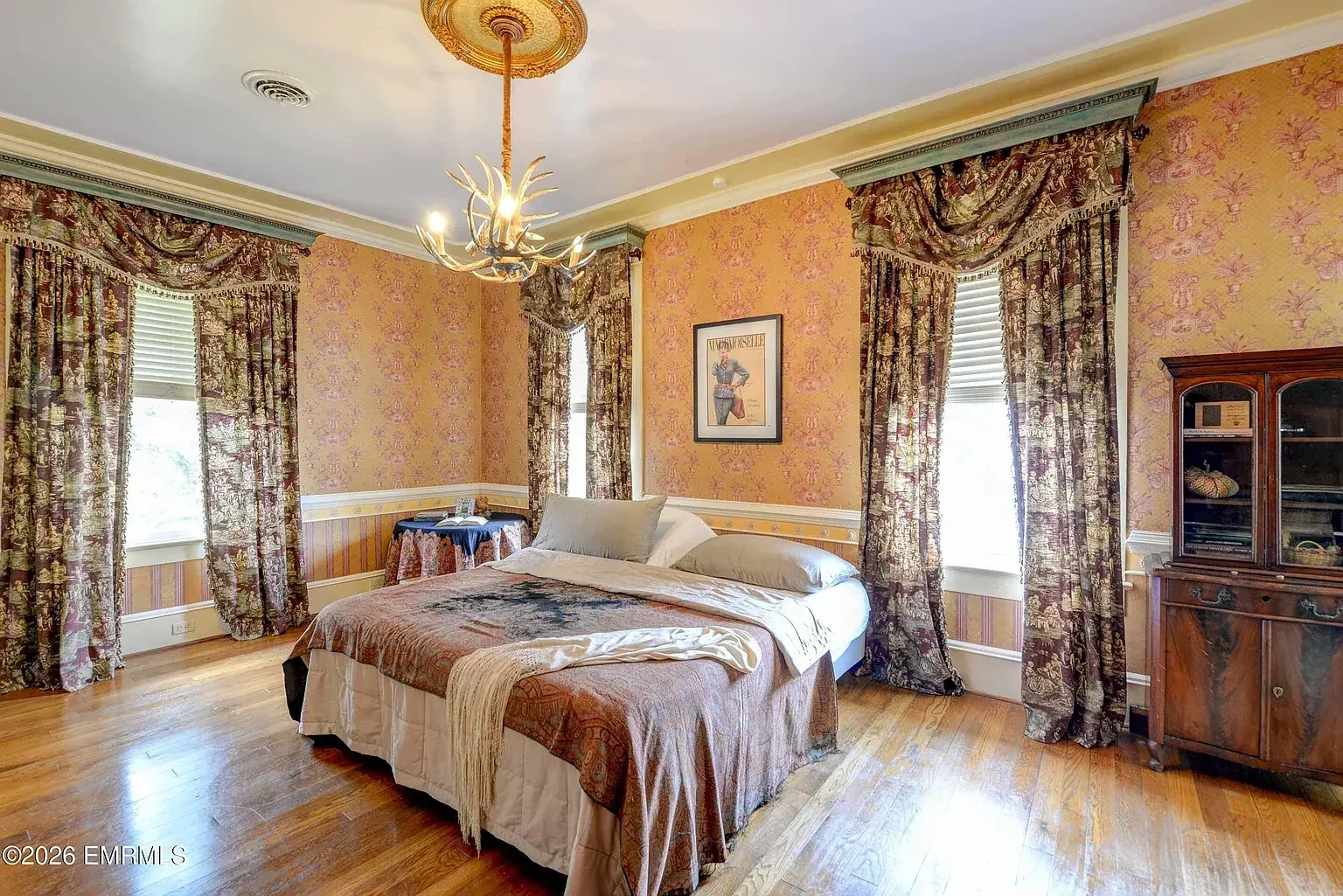1912 Colonial Revival house Meridian Mississippi - 23 - bedroom.webp