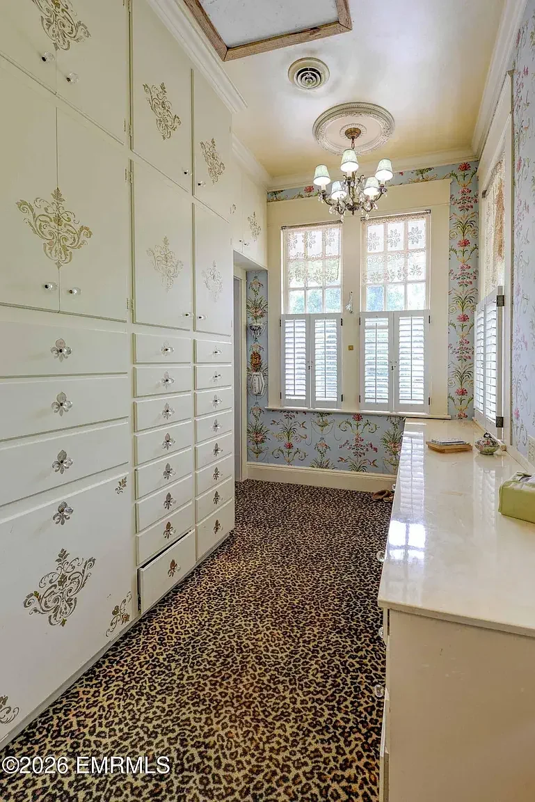 1912 Colonial Revival house Meridian Mississippi - 24 - wardrobe.webp