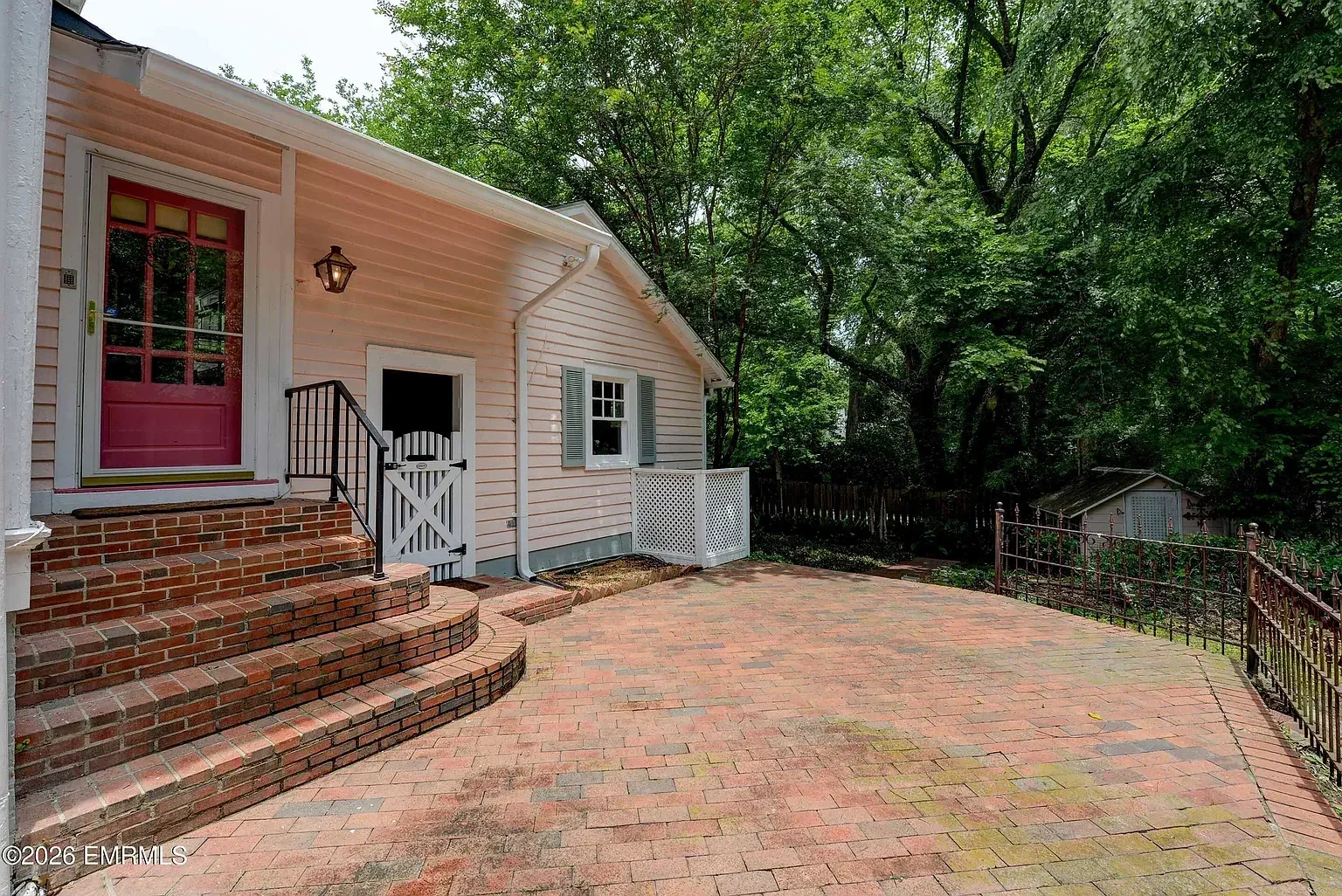 1912 Colonial Revival house Meridian Mississippi - 28 - backyard.webp