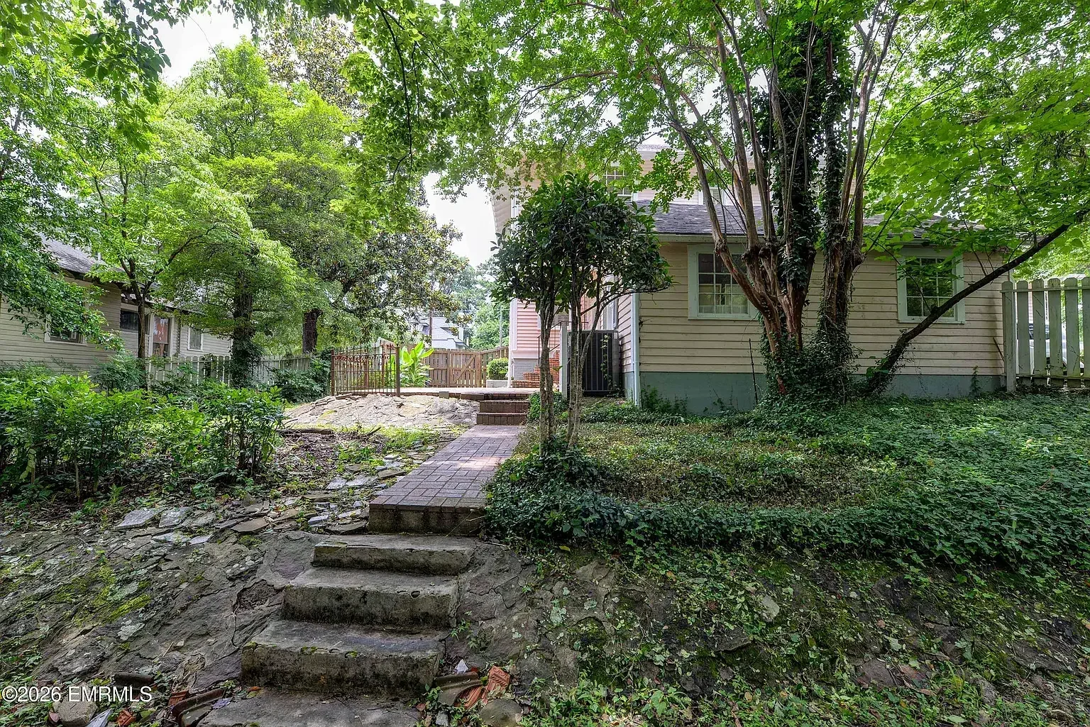 1912 Colonial Revival house Meridian Mississippi - 33 - garden.webp