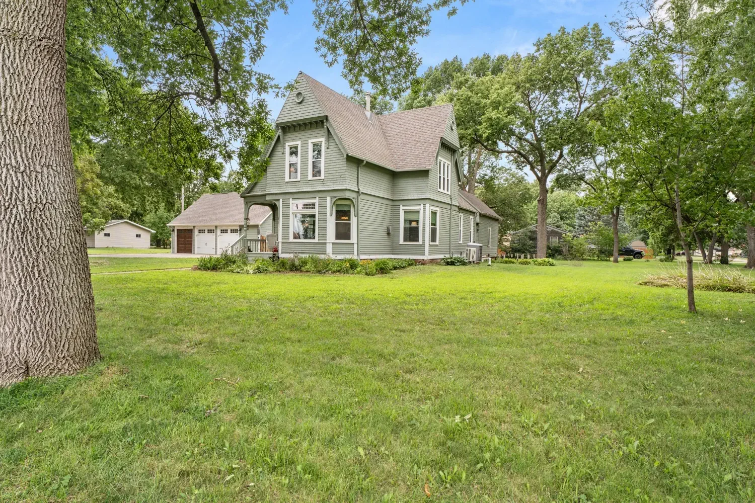 1895 Victorian house in Gayville, South Dakota - $292k