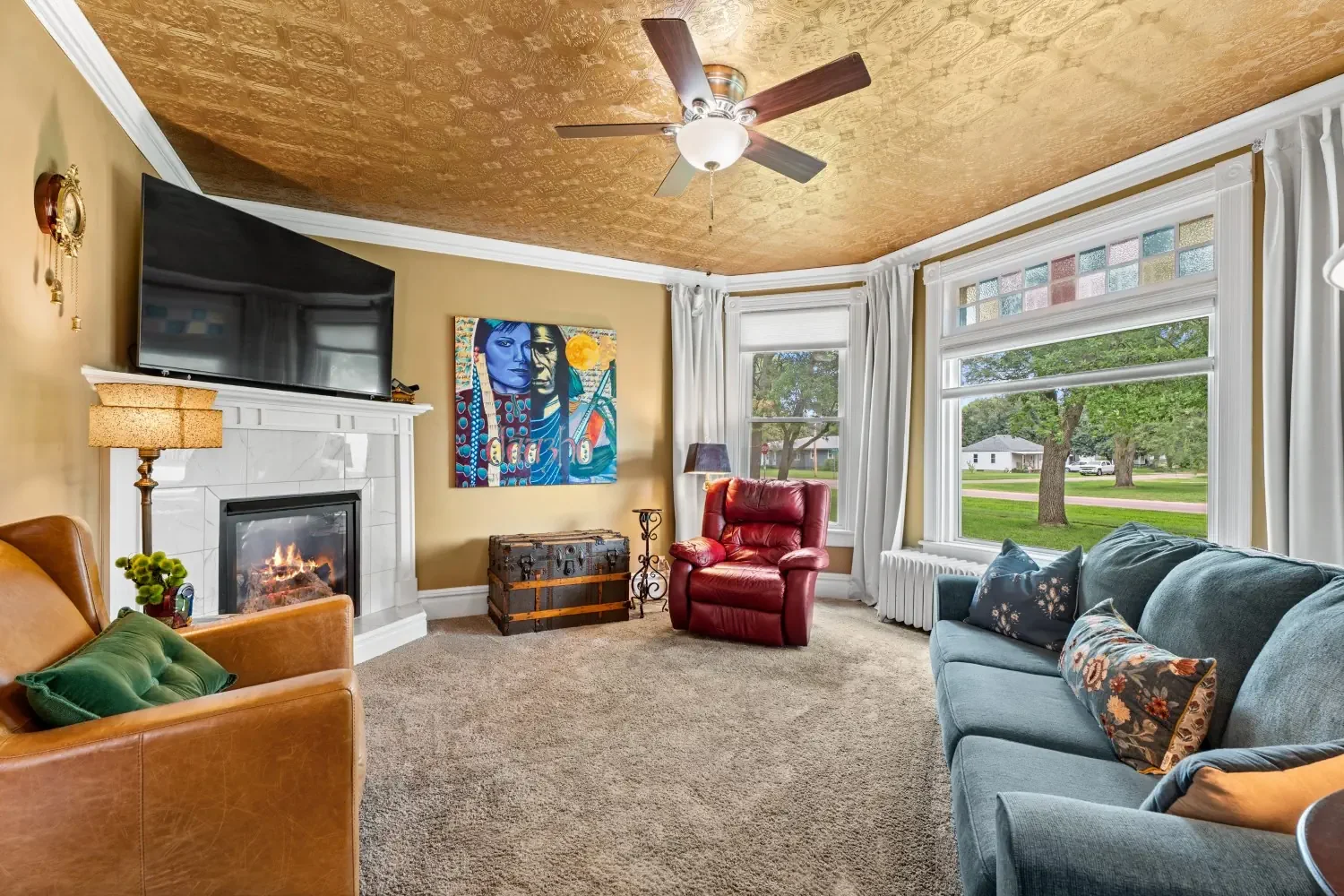 1895 Victorian house Gayville South Dakota - 2 - living room.webp