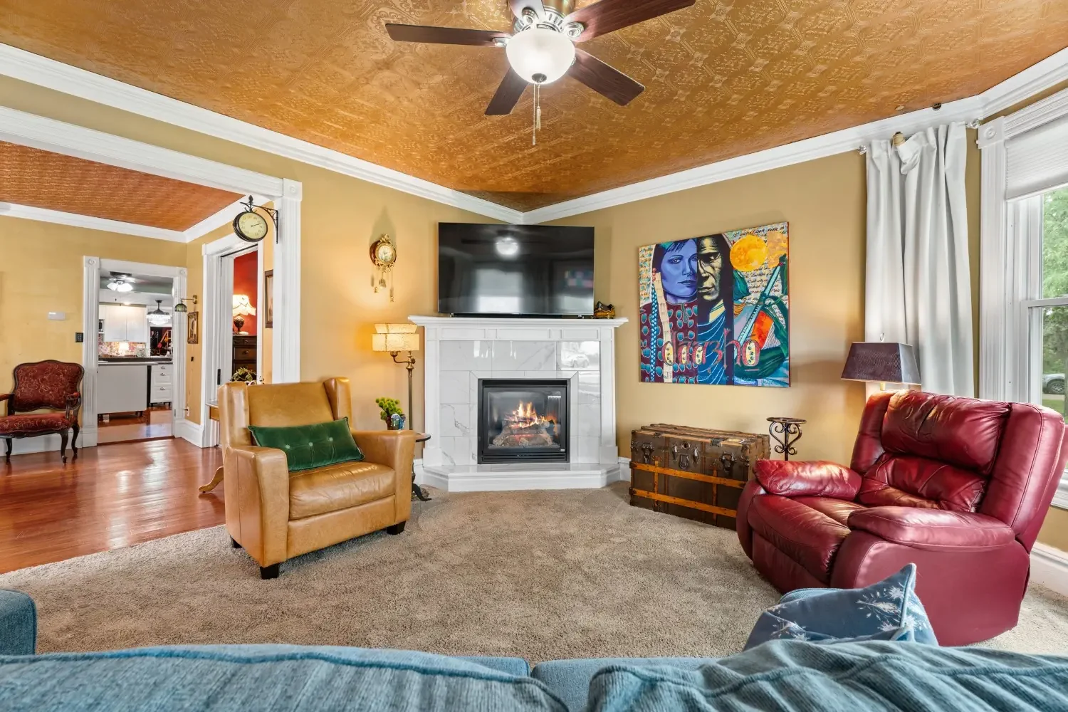 1895 Victorian house Gayville South Dakota - 3 - living room.webp