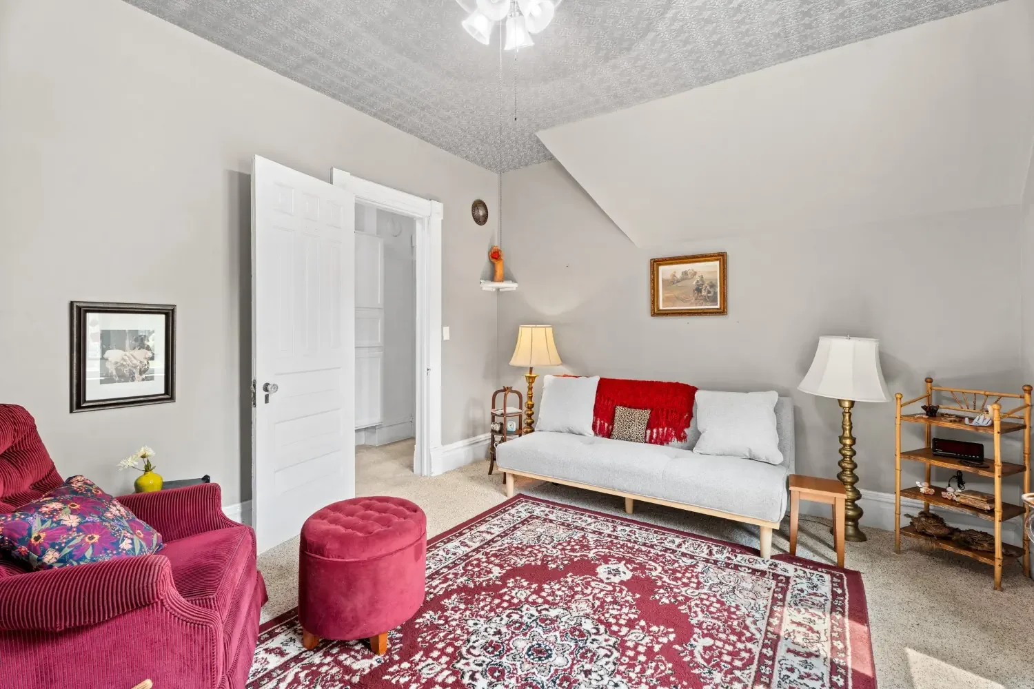 1895 Victorian house Gayville South Dakota - 19 - relax room.webp