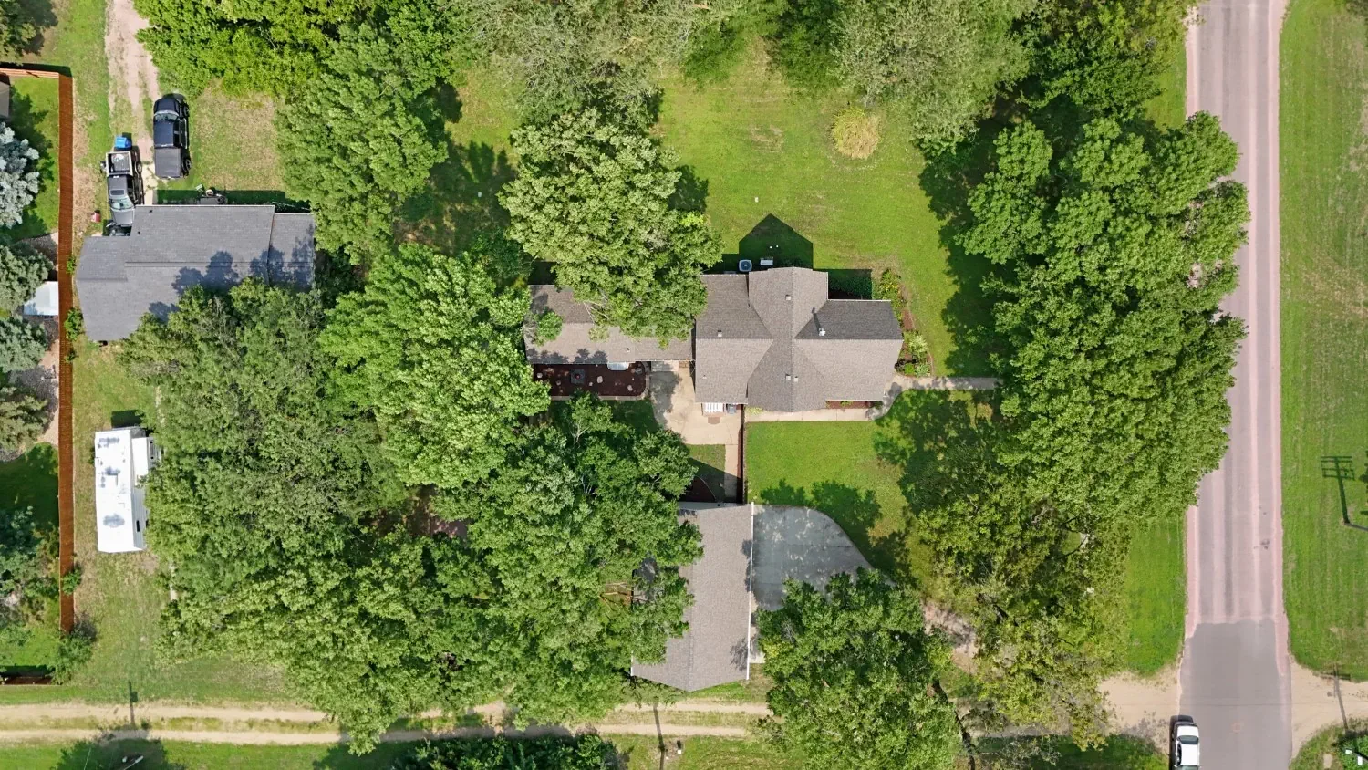 1895 Victorian house Gayville South Dakota - 27 - aerial view.webp