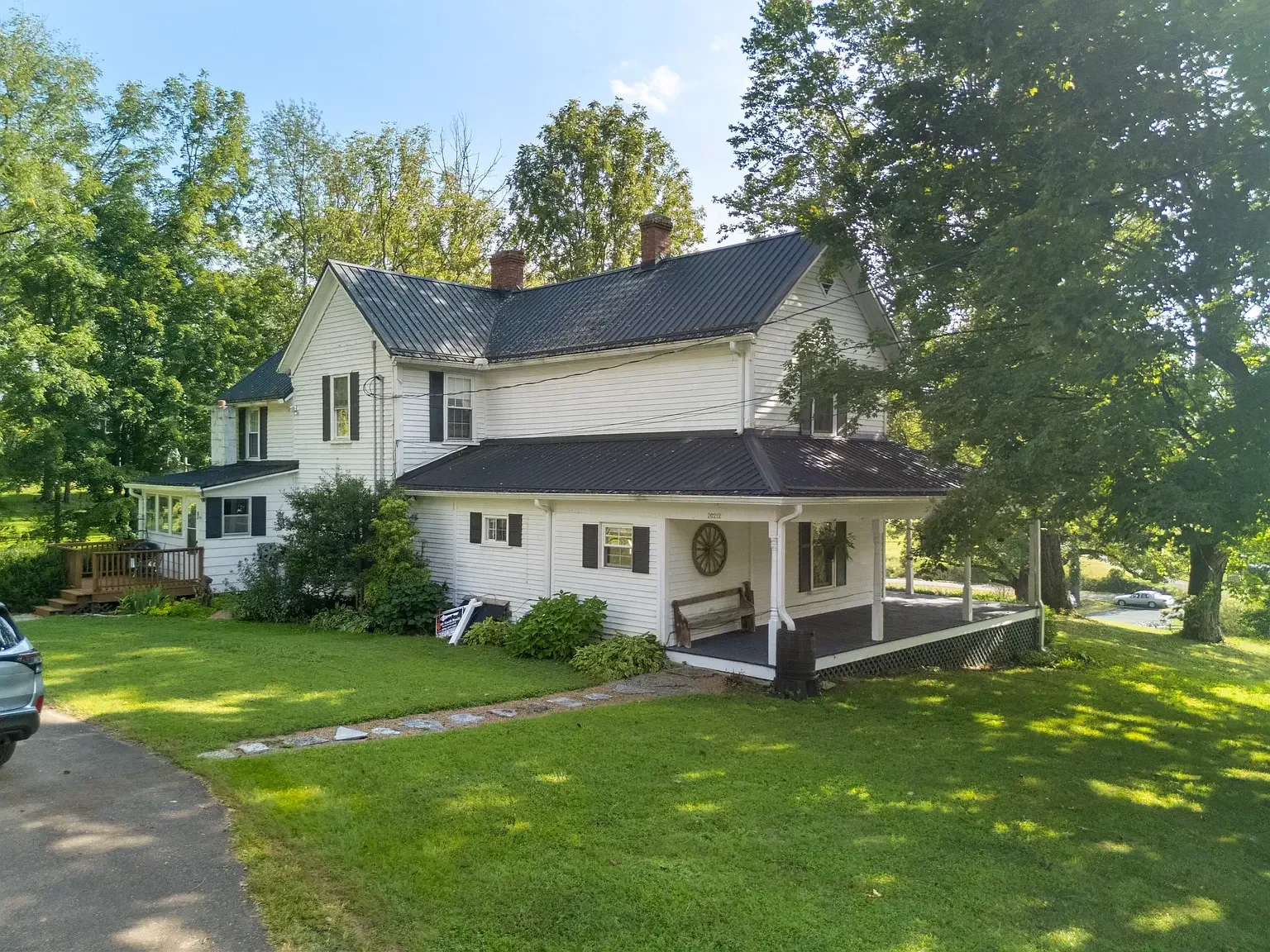 The Bowman House 1899 Farmhouse Abingdon Virginia - 2 - side view.webp