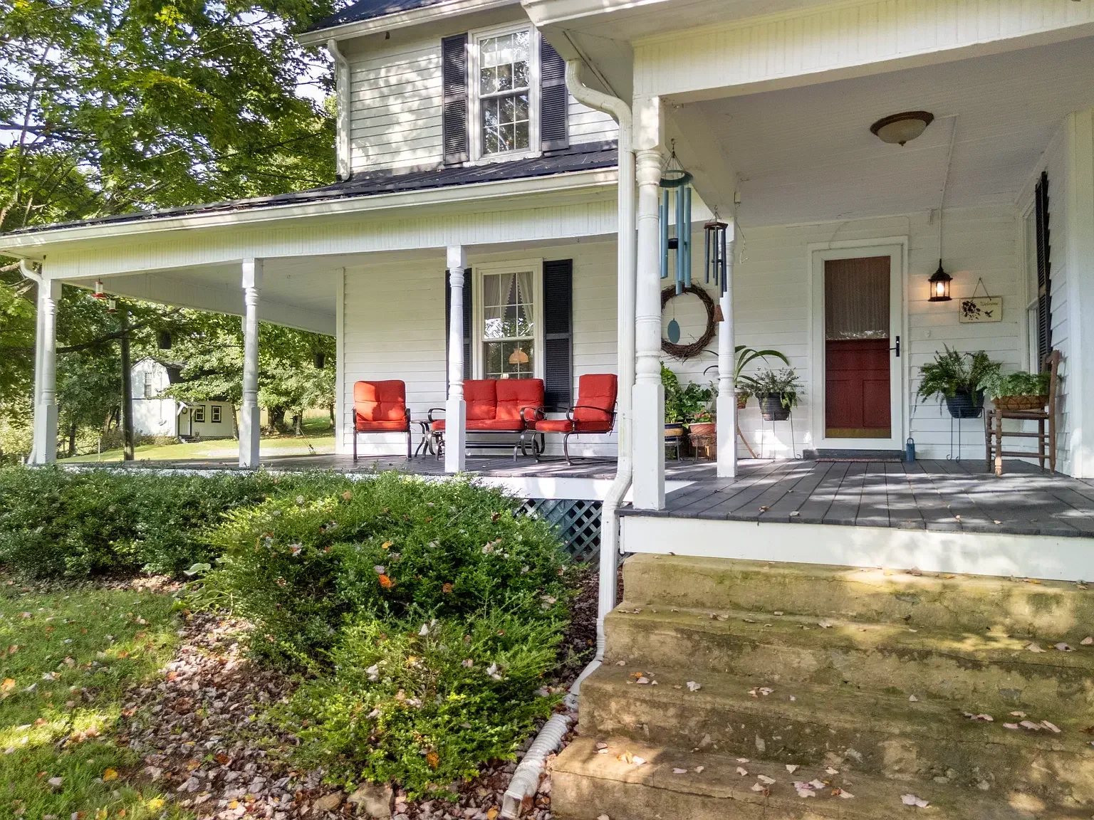 The Bowman House 1899 Farmhouse Abingdon Virginia - 5 - front porch.webp