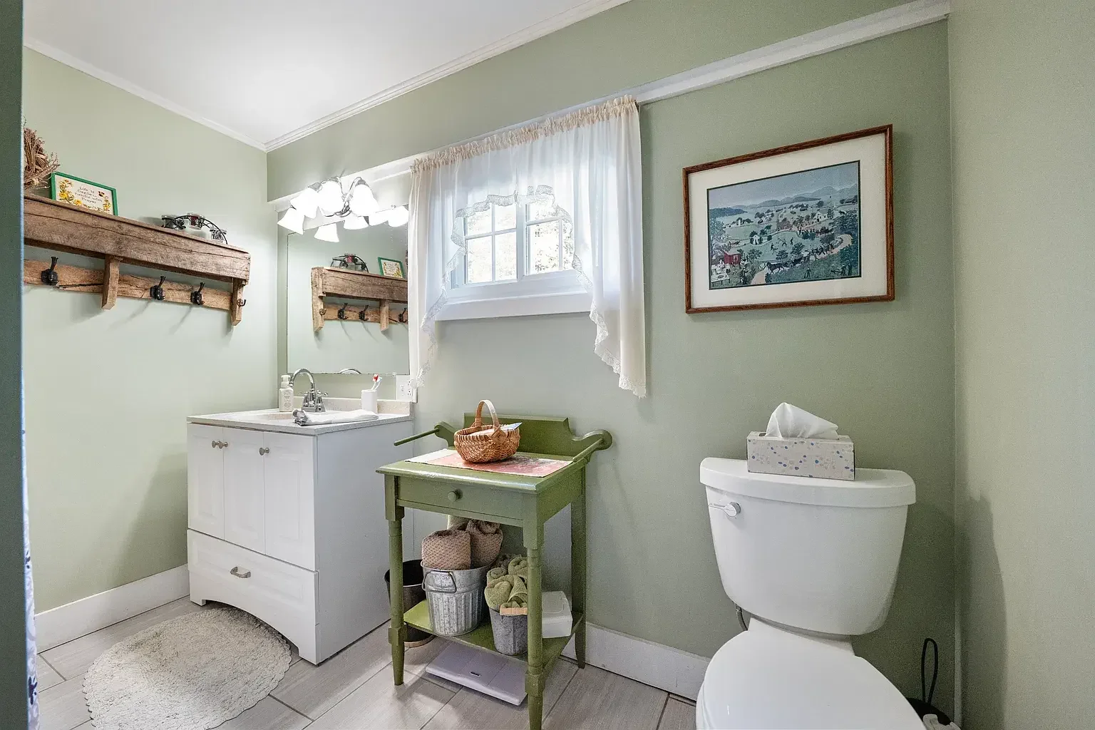 The Bowman House 1899 Farmhouse Abingdon Virginia - 27 - bathroom.webp
