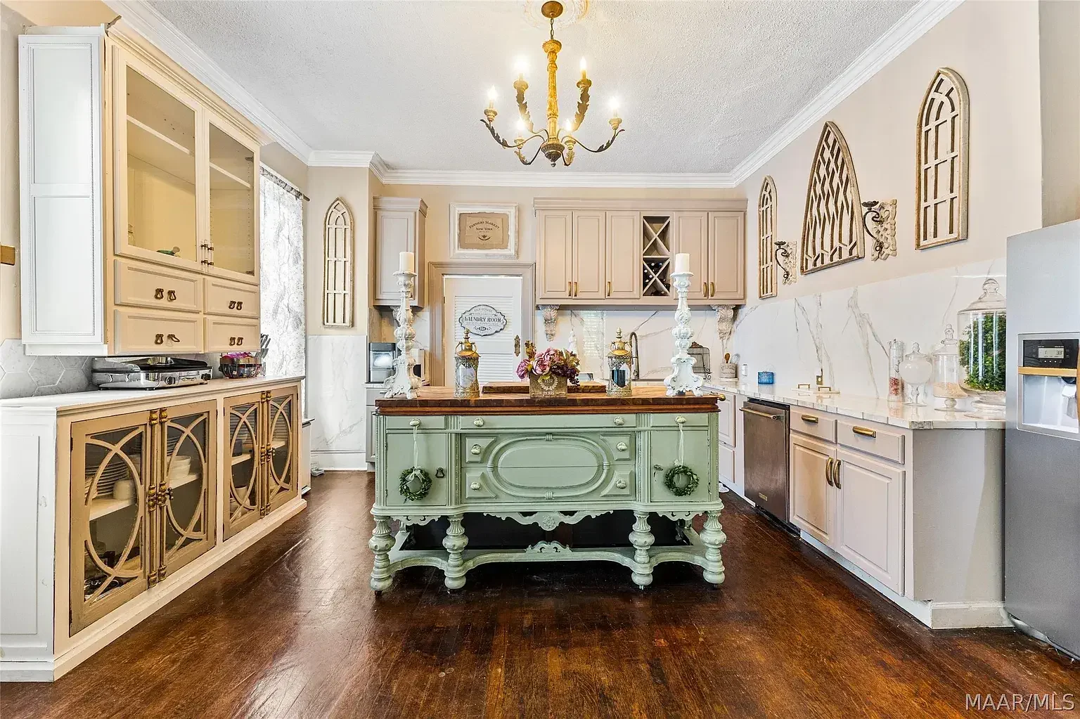 1925 Eclectic house Montgomery Alabama - 4 - kitchen.webp