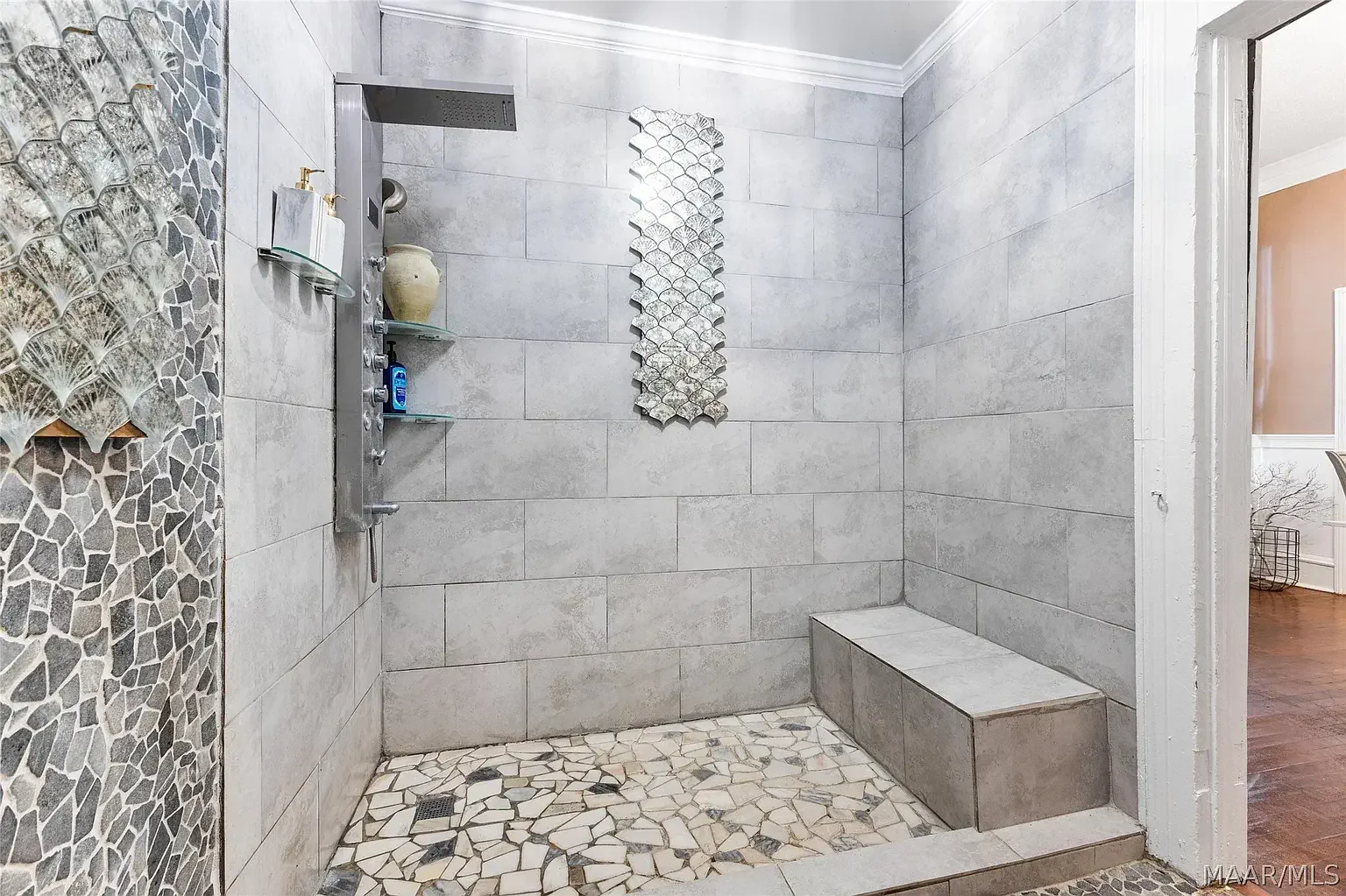 1925 Eclectic house Montgomery Alabama - 7 - bathroom.webp