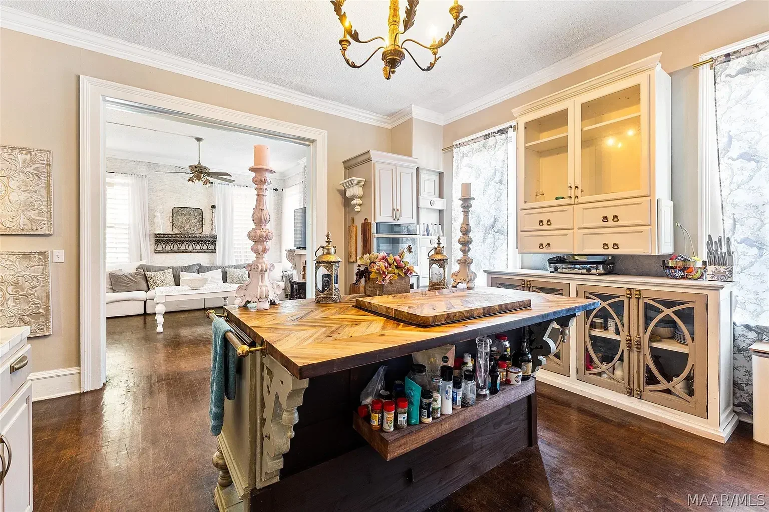 1925 Eclectic house Montgomery Alabama - 15 - kitchen.webp