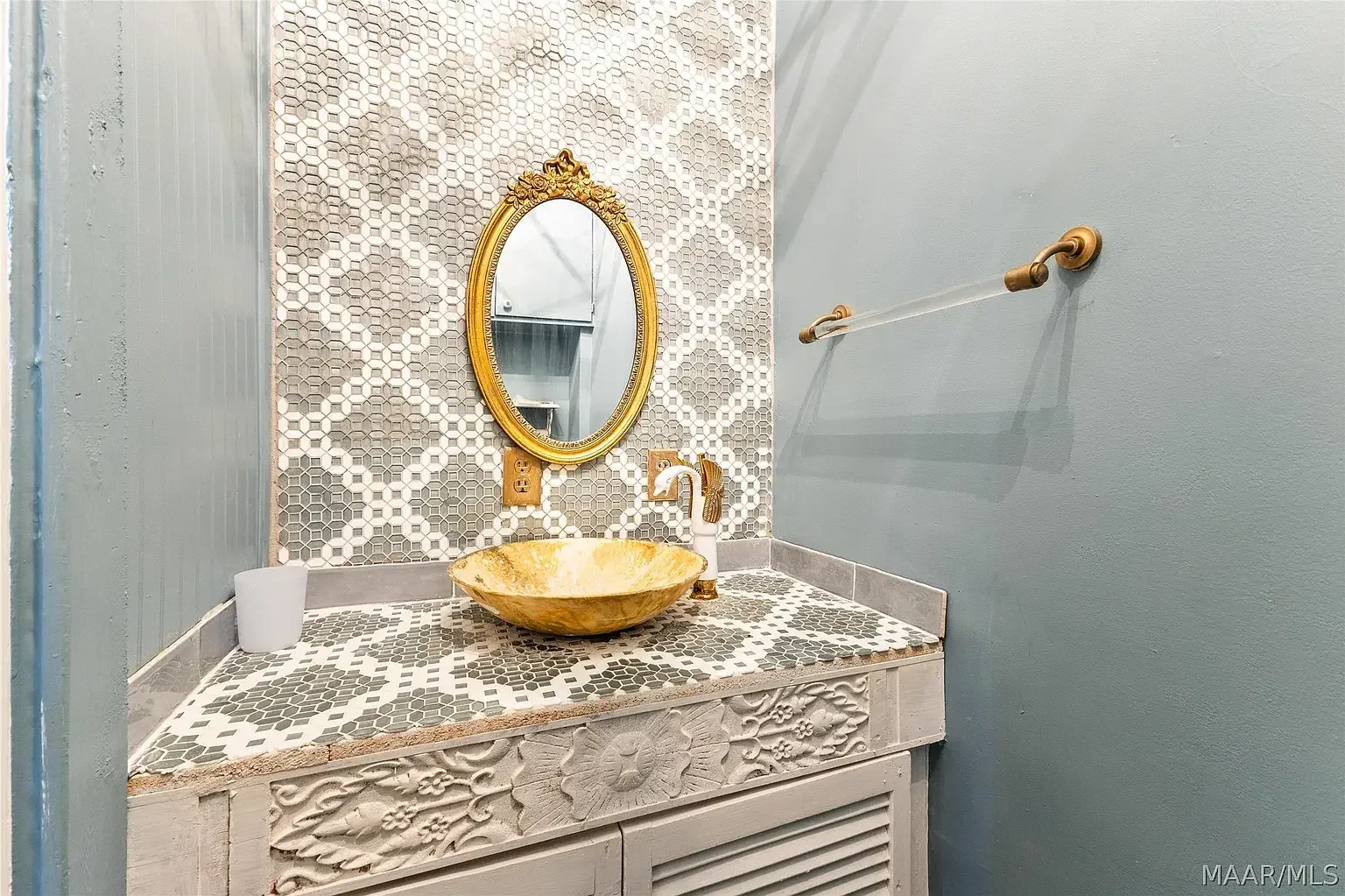 1925 Eclectic house Montgomery Alabama - 17 - bathroom.webp