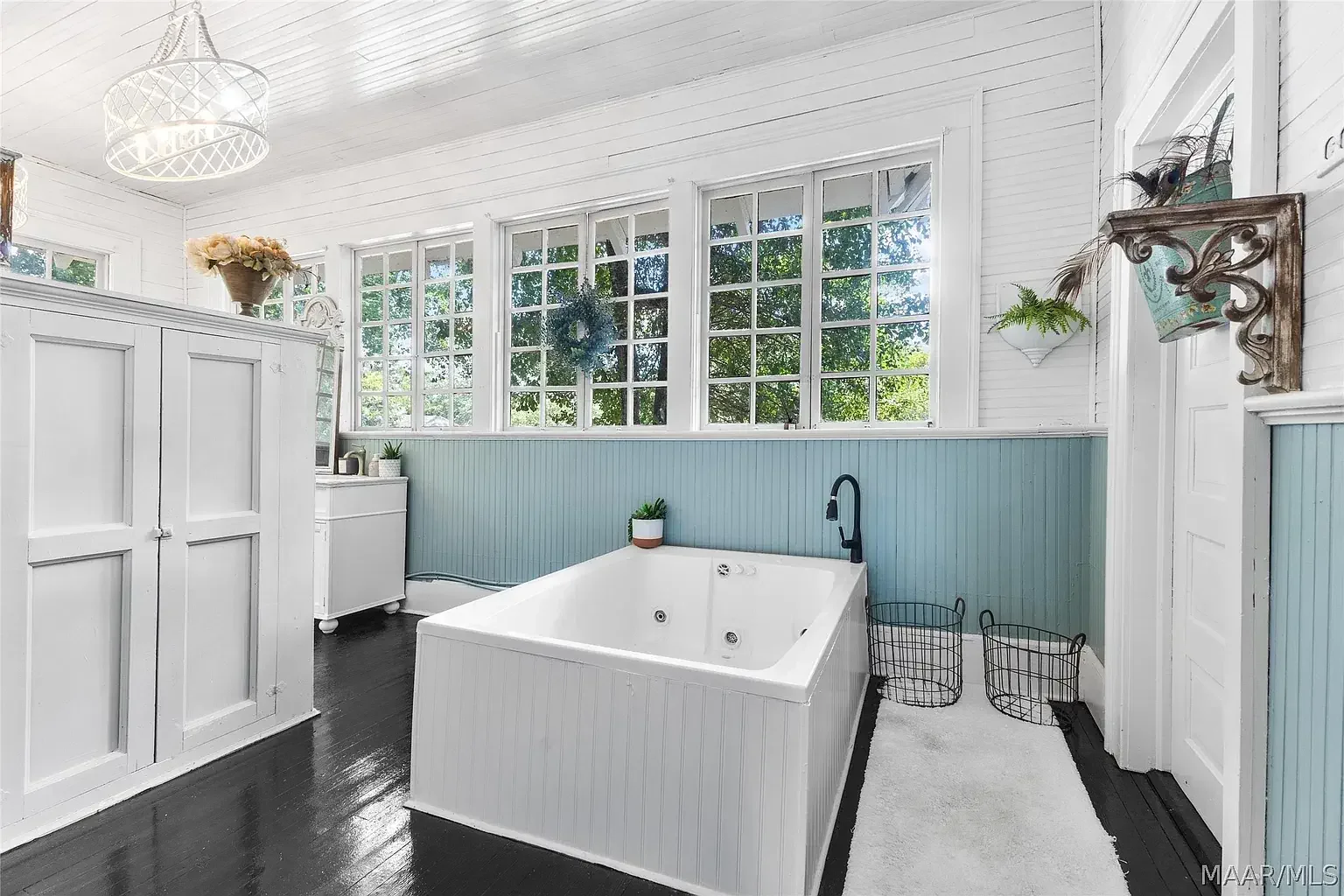 1925 Eclectic house Montgomery Alabama - 29 - bathroom.webp