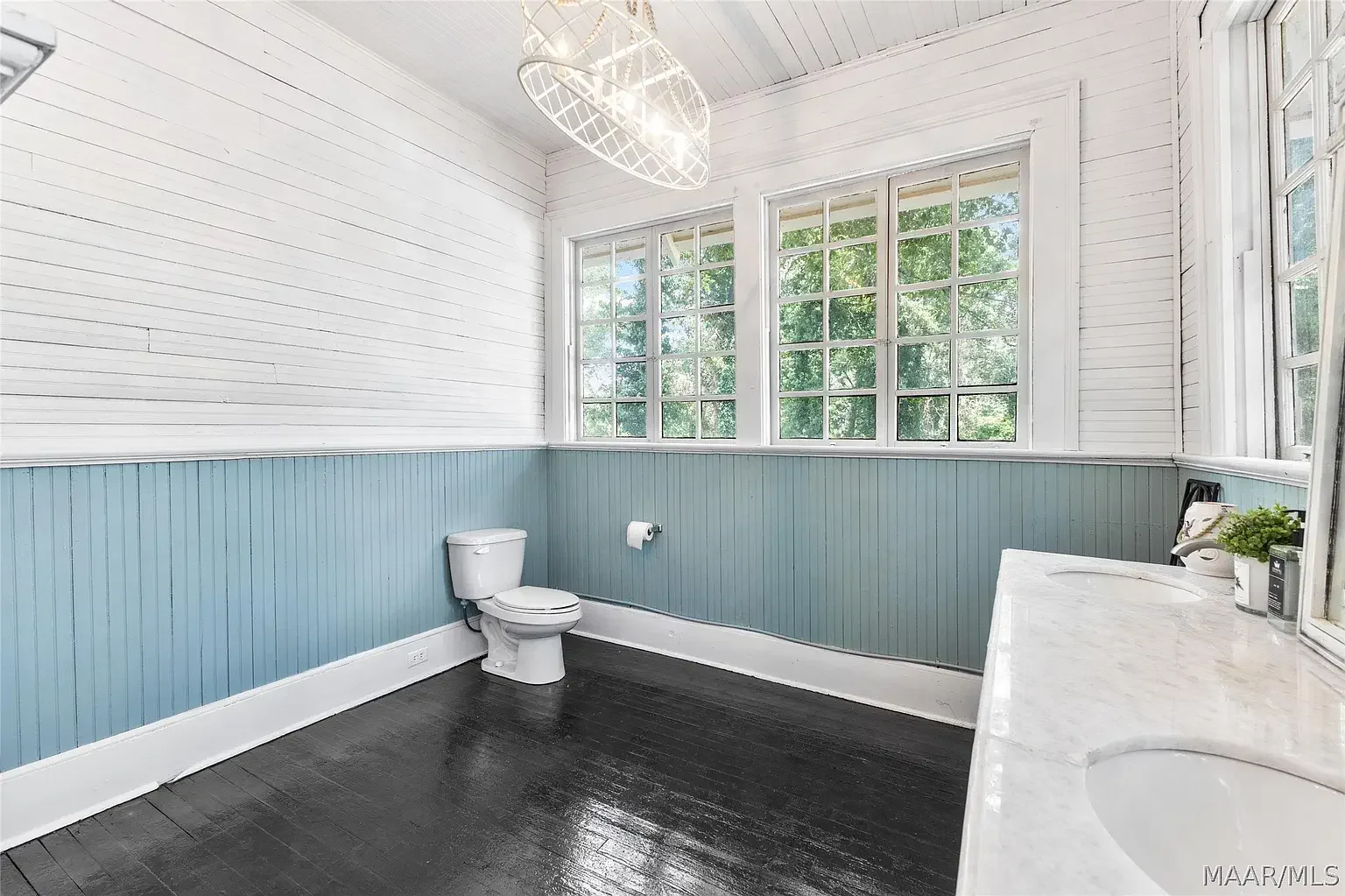 1925 Eclectic house Montgomery Alabama - 31 - bathroom.webp
