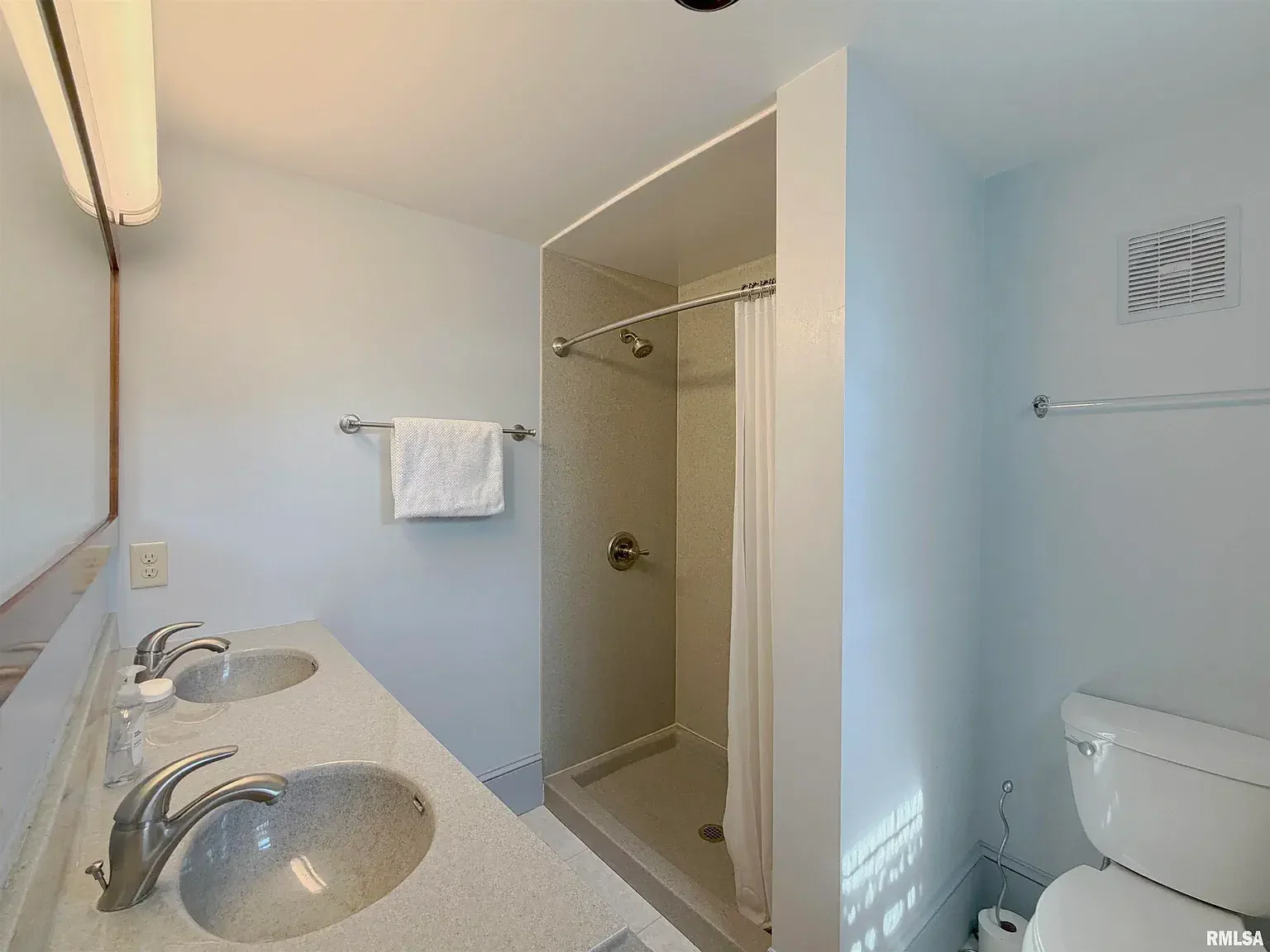 The Wilson Craig House 1889 Queen Anne Galesburg Illinois - 49 - bathroom.webp