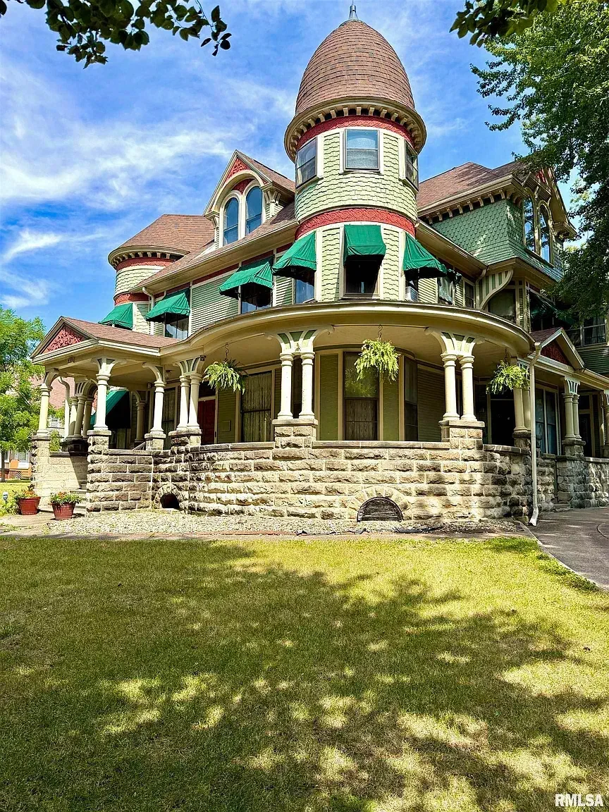 The Wilson Craig House 1889 Queen Anne Galesburg Illinois - 69 - side view.webp