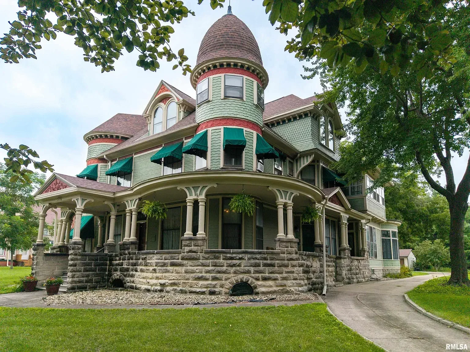 The Wilson Craig House 1889 Queen Anne Galesburg Illinois - 76 - front view.webp