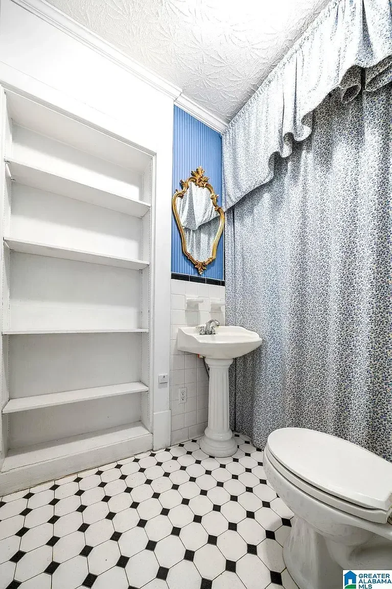 The Magnolia House 1913 Neoclassical Revival Sears Roebuck Home Ashland Alabama - 41 - bathroom.webp