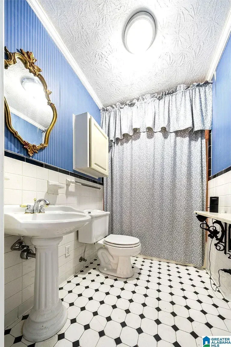 The Magnolia House 1913 Neoclassical Revival Sears Roebuck Home Ashland Alabama - 42 - bathroom.webp