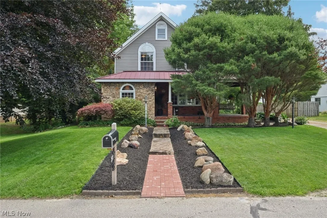1903 Historic house Avon Ohio - front view