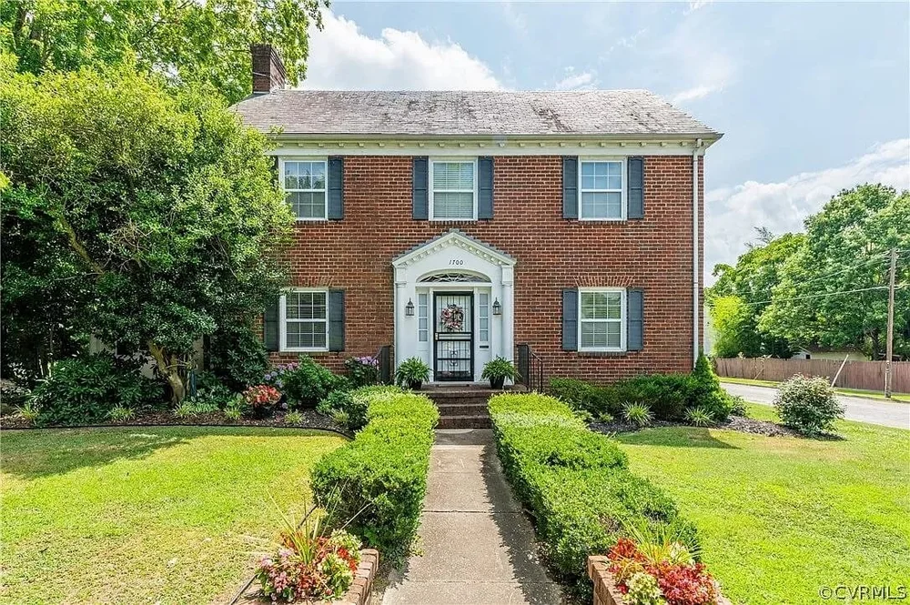 1943 Colonial house in Petersburg, Virginia 275k Old Houses USA