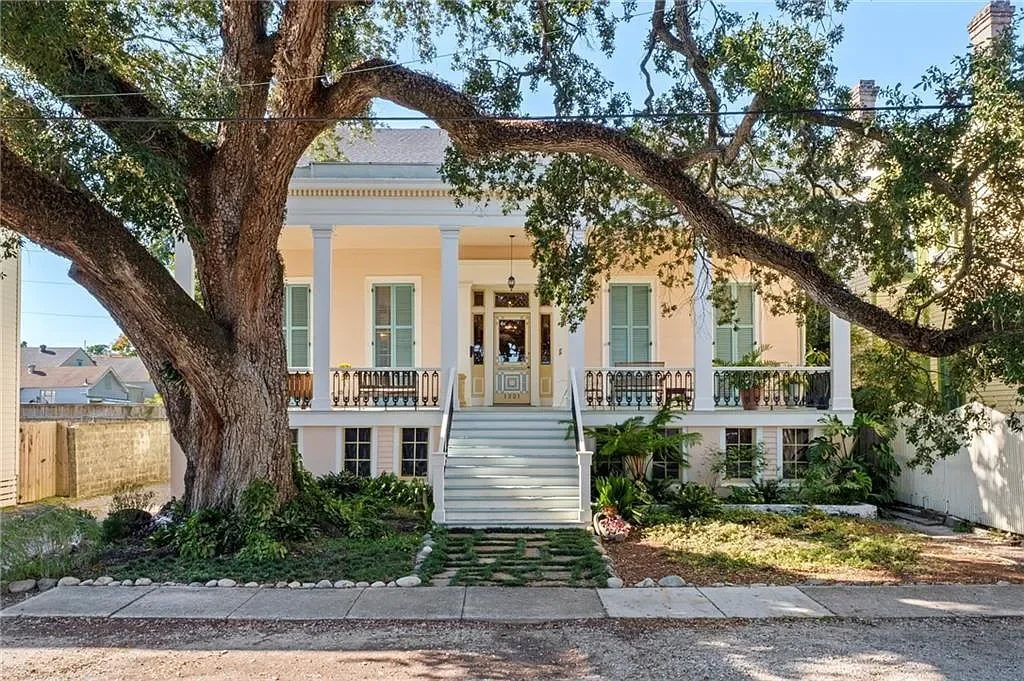 1859 Greek Revival Center Hall house New Orleans Louisiana - front view