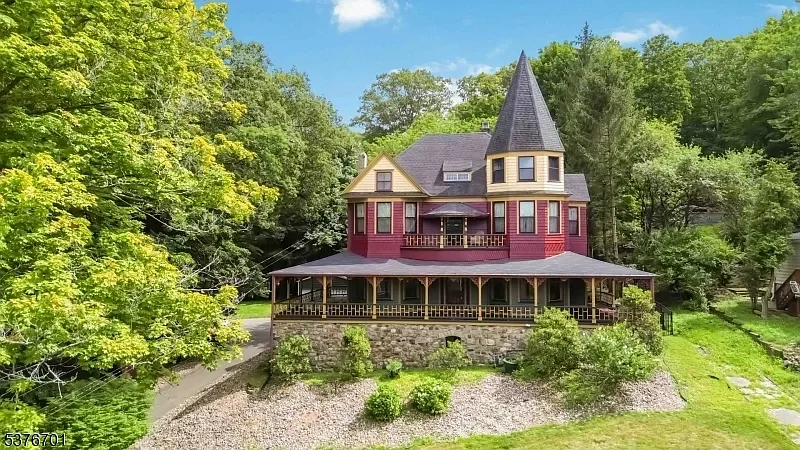 The William Arnott House 1890 Queen Anne Boro New Jersey - 1 - front view