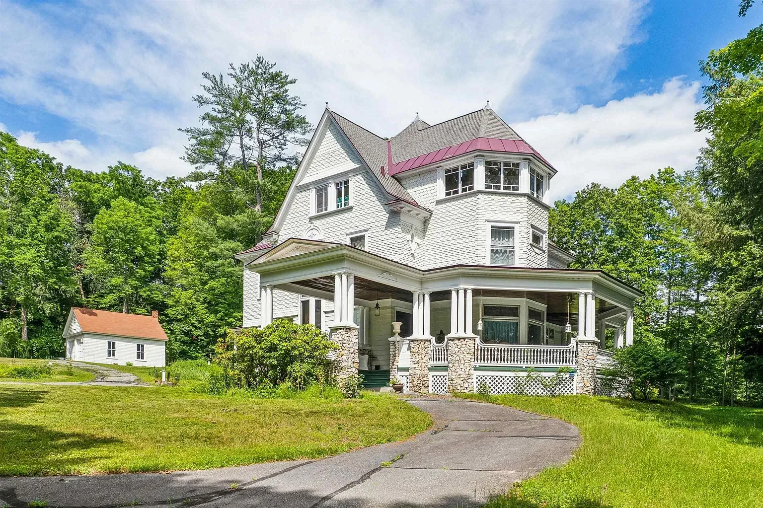 1897 Victorian house Springfield Vermont - 1 - front view