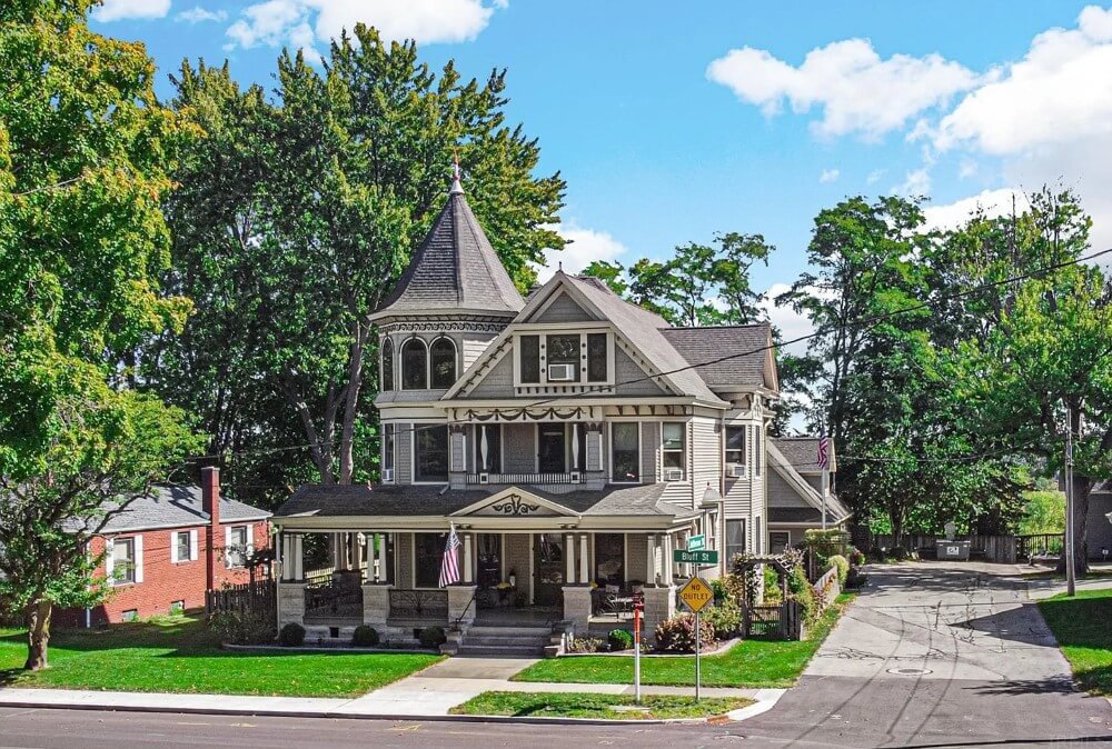 1900 Victorian house Monticello Indiana - front view