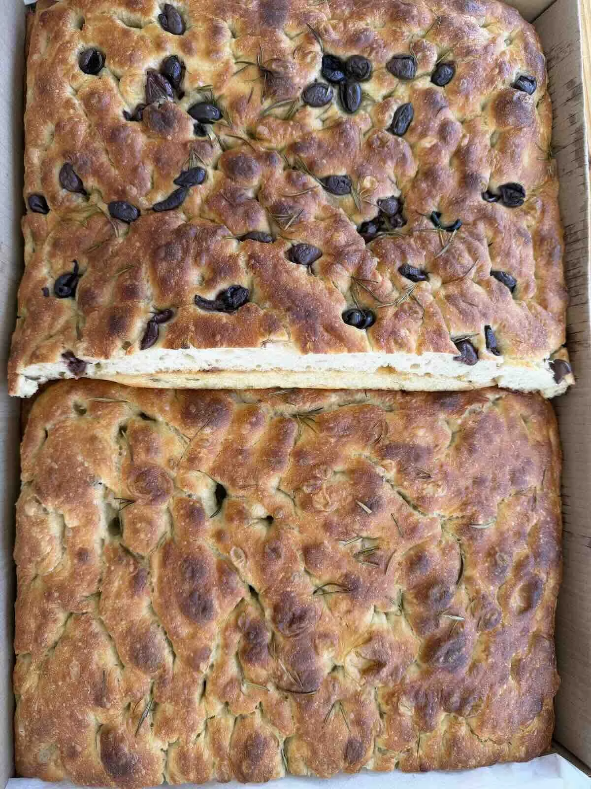 Suur Olive &amp; Rosemary and plain Focaccia