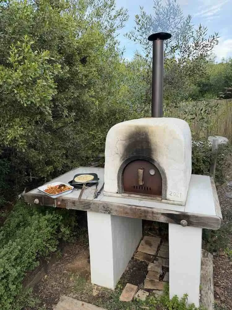 Ou-Skool-Robertson-pizza-oven-cape-malay-chicken-naan.jpeg