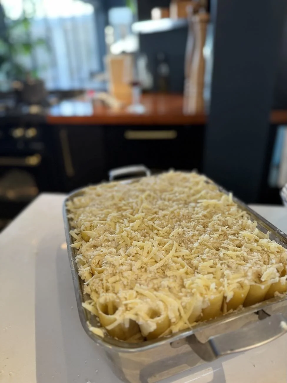 Braai blik mac n cheese before it goes in the oven