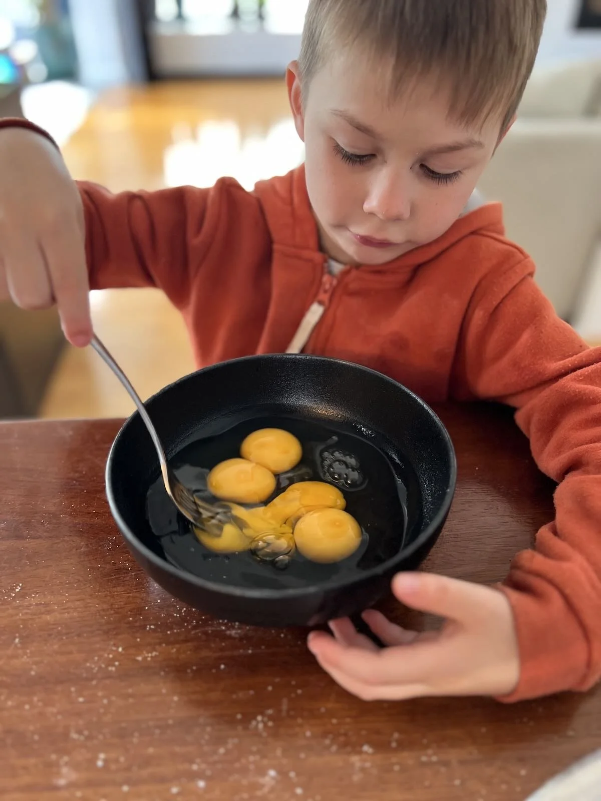 Marie biscuit fudge - whisking the eggs