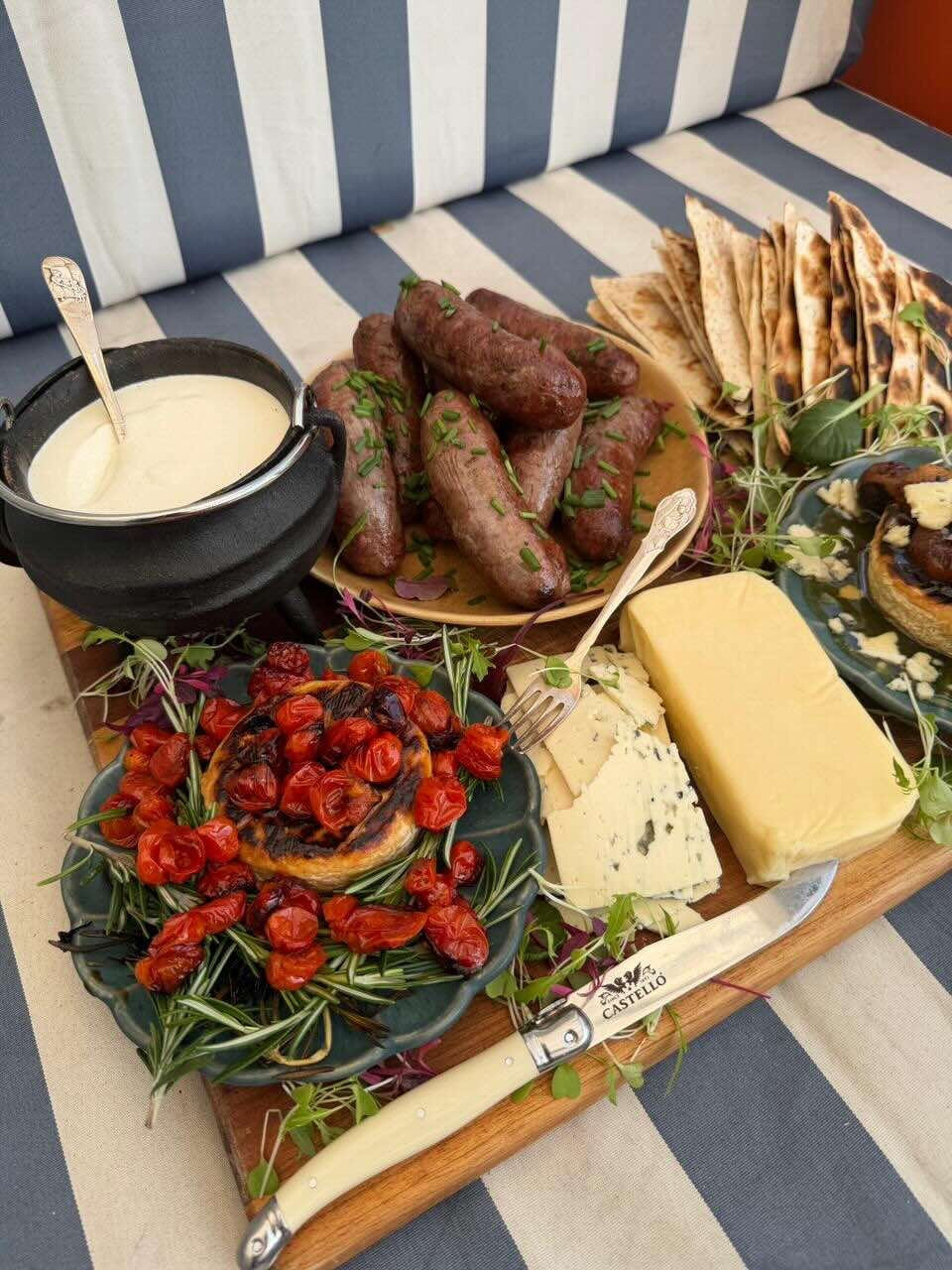 springboks-braai-cheese-board-camembert-roasted-tomato-rosemary-dip-wors.jpeg