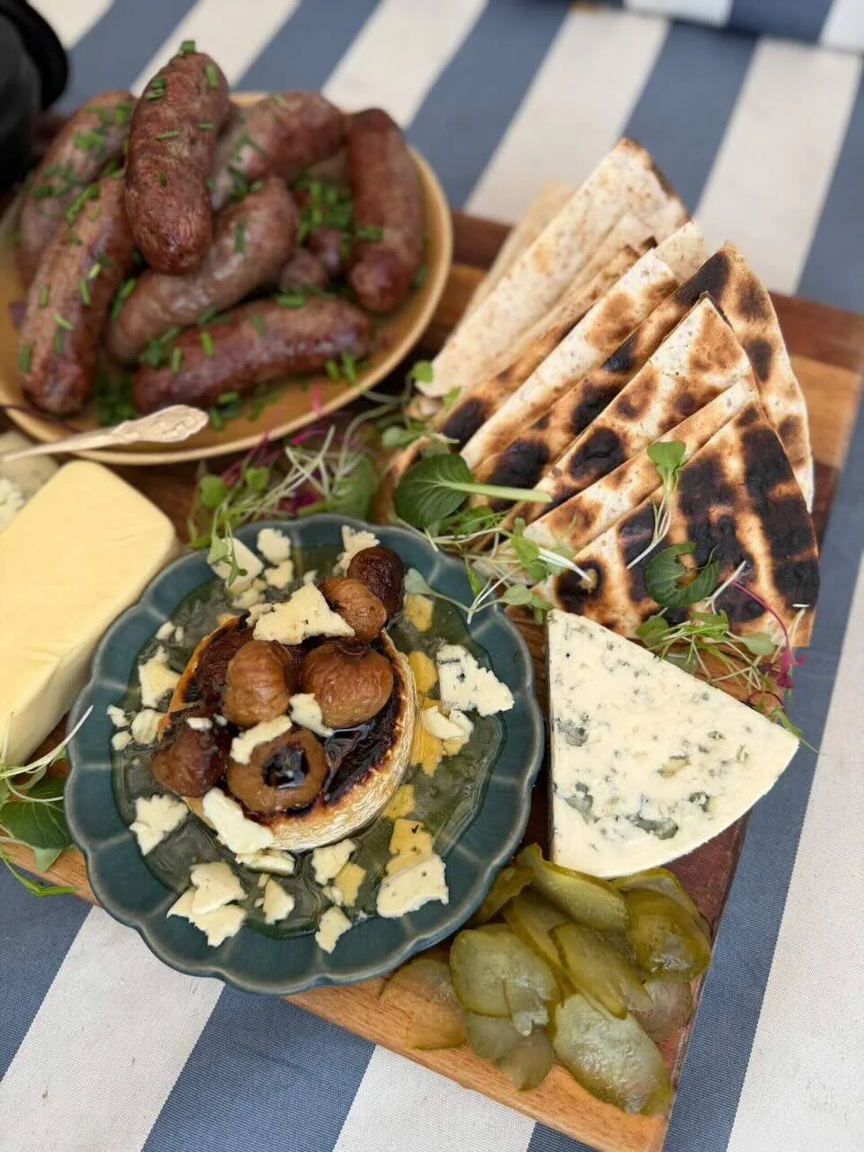 springboks-braai-cheese-board-camember-garlic-danish-blue.jpeg