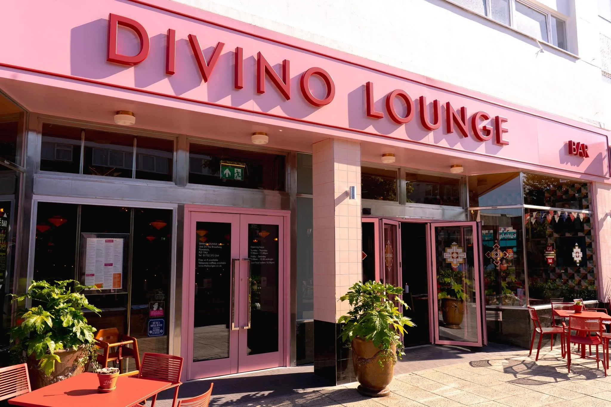 Divino Lounge, Plympton