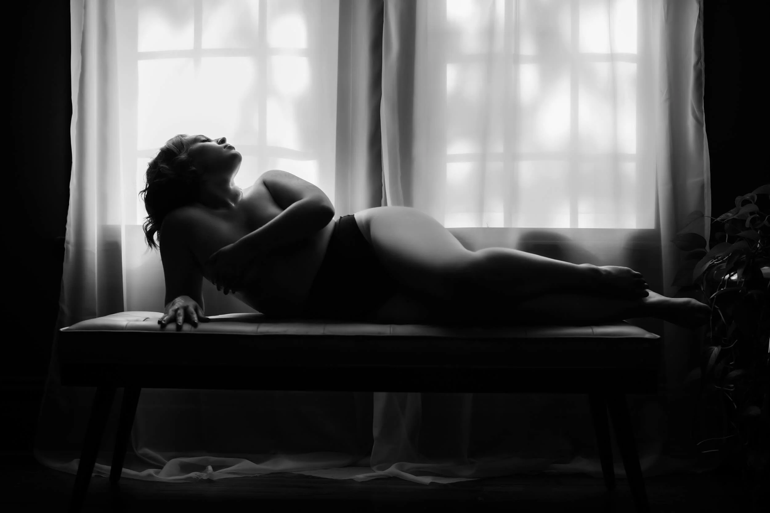 0578-nashville-boudoir-photography-the-adore-girls_bw.jpg