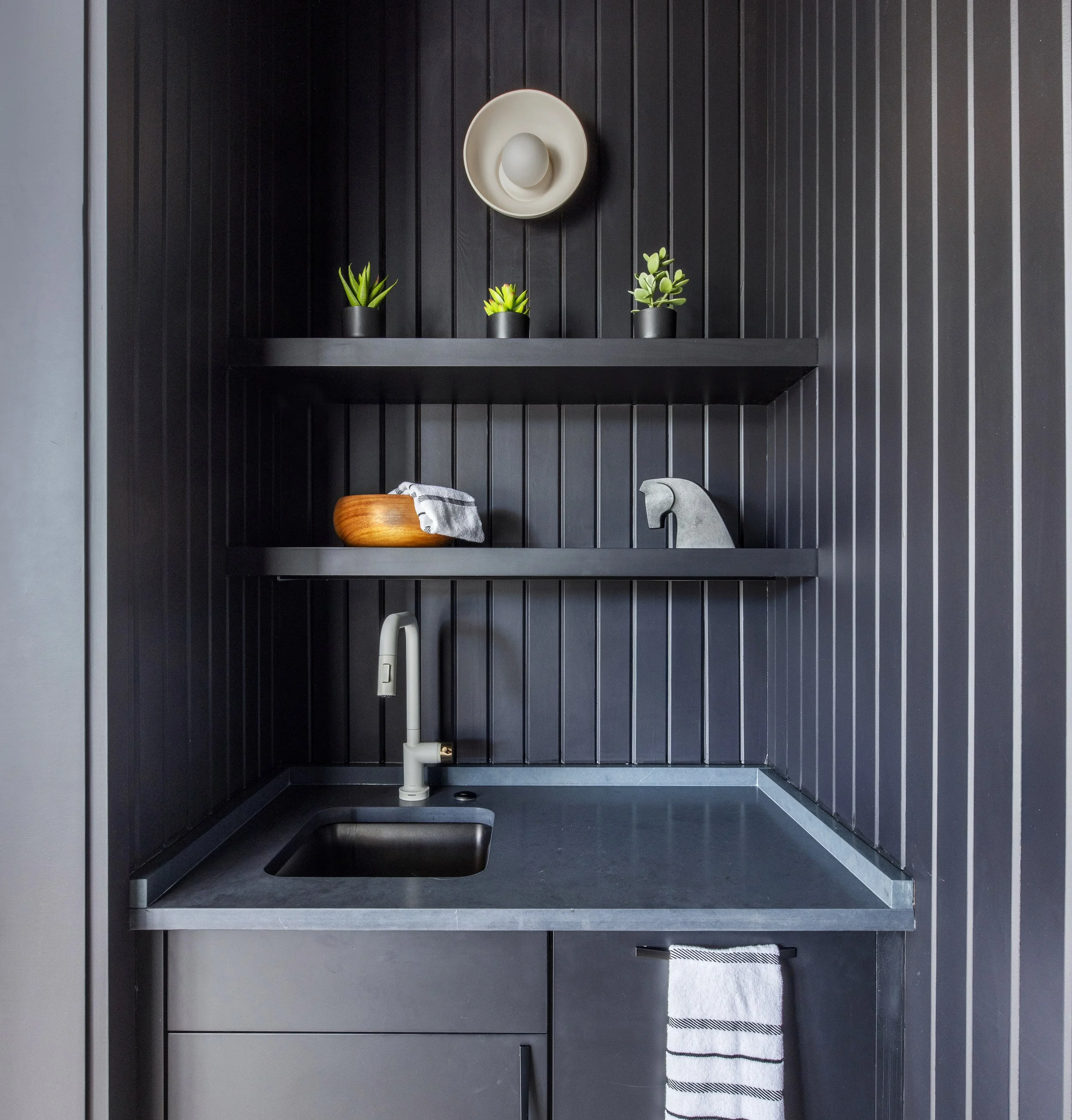 Black Modern Kitchens 